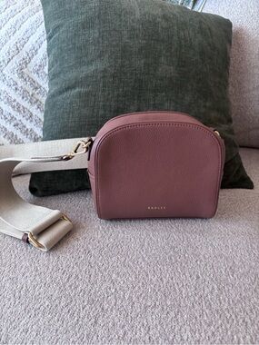 RADLEY LONDON Mauve Pebbled Leather Crossbody with Cream Strap
